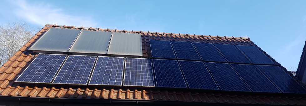 Solaranlage, Photovoltaikanlage auf Dach, Sonnenenergie